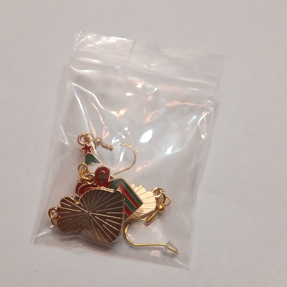 NWT Bundle of Two Pairs of Adorable Gold Dangling Christmas Earrings!! - Picture 4 of 4